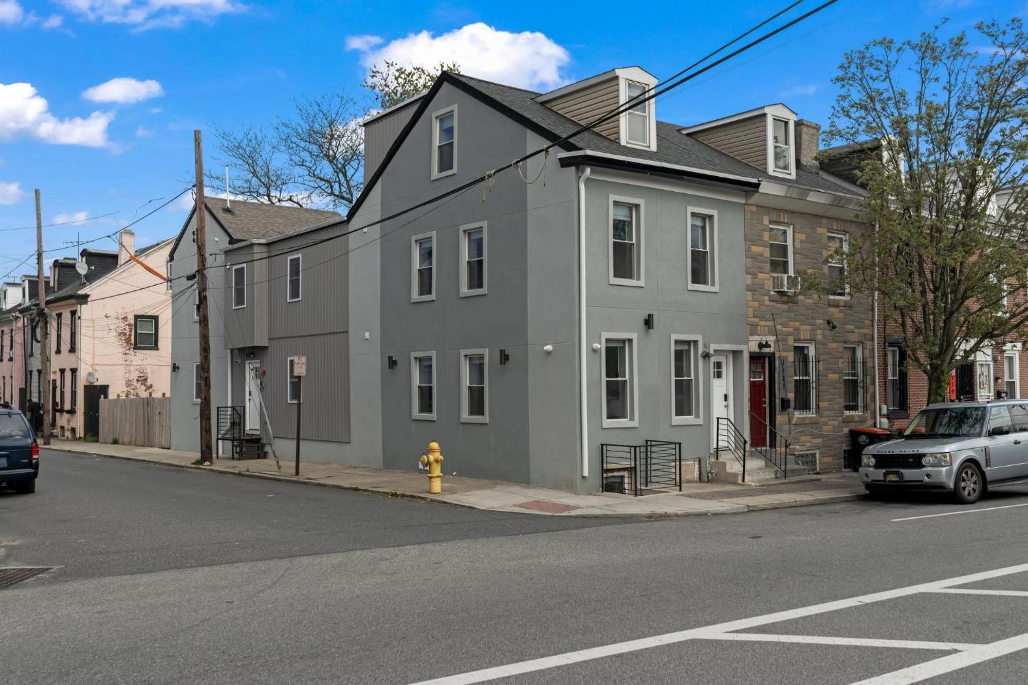 New Season Royals, Airport West Hotel Chester Exterior photo