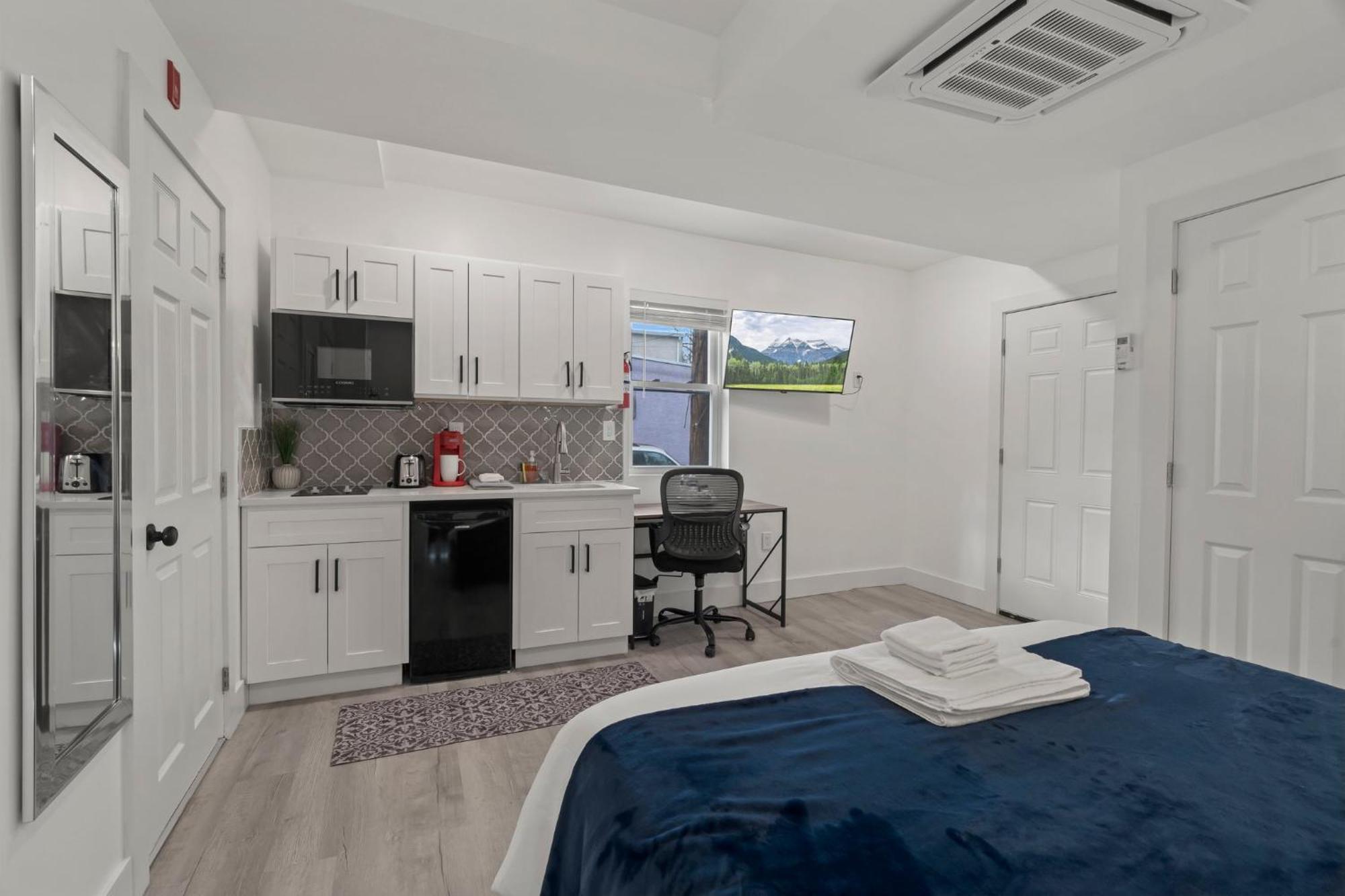 New Season Royals, Airport West Hotel Chester Room photo