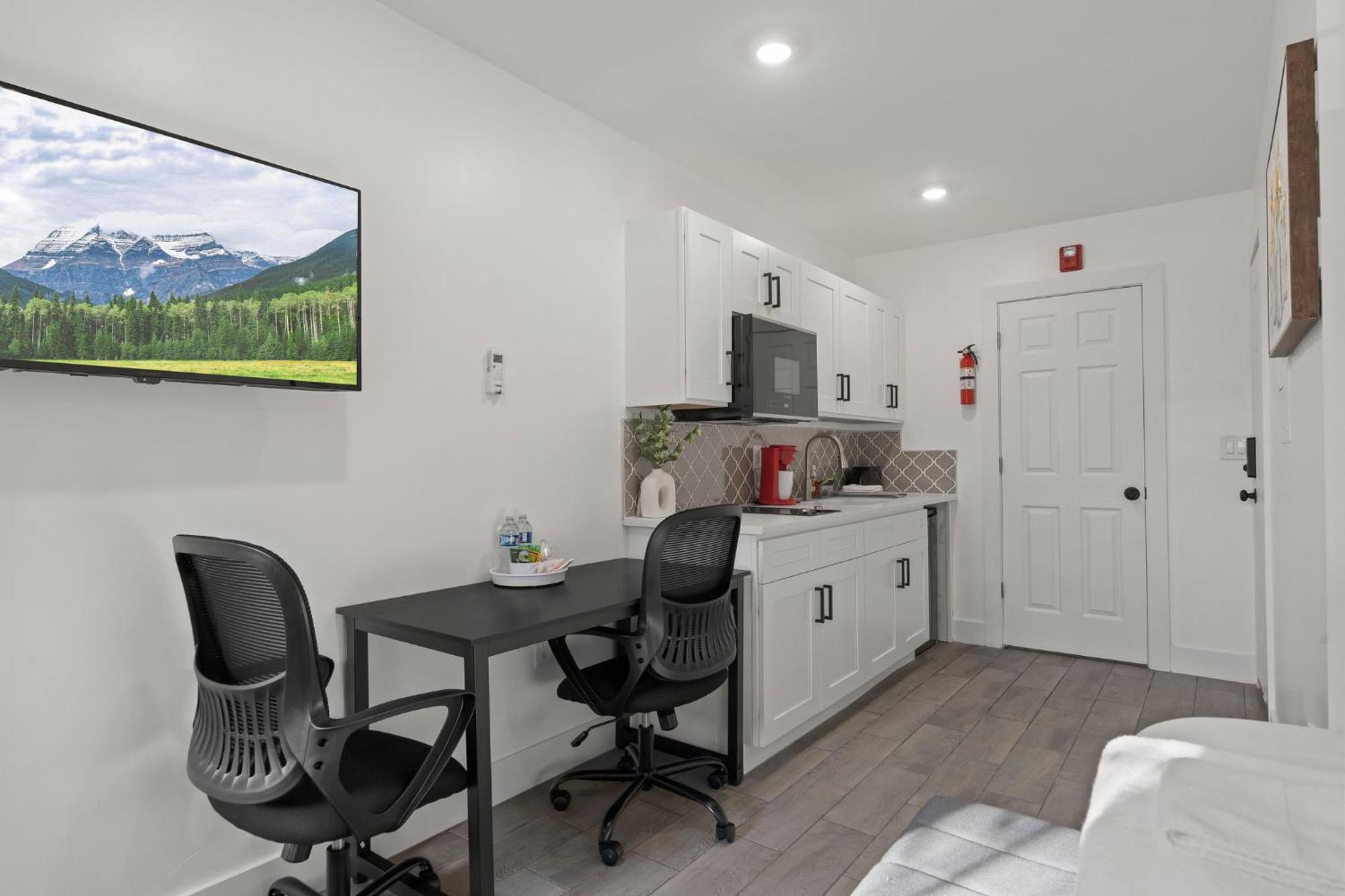 New Season Royals, Airport West Hotel Chester Room photo